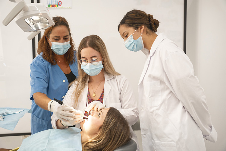 Curso de cirugías y prótesis digital en malaga