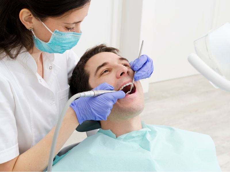 formación práctica dental con pacientes reales